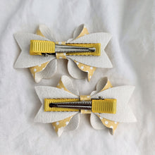 Simone - Single Middle Sister Bow Clips