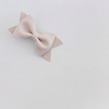 Delta - Single Middle Sister Bow Clips (4 Colour Choices)