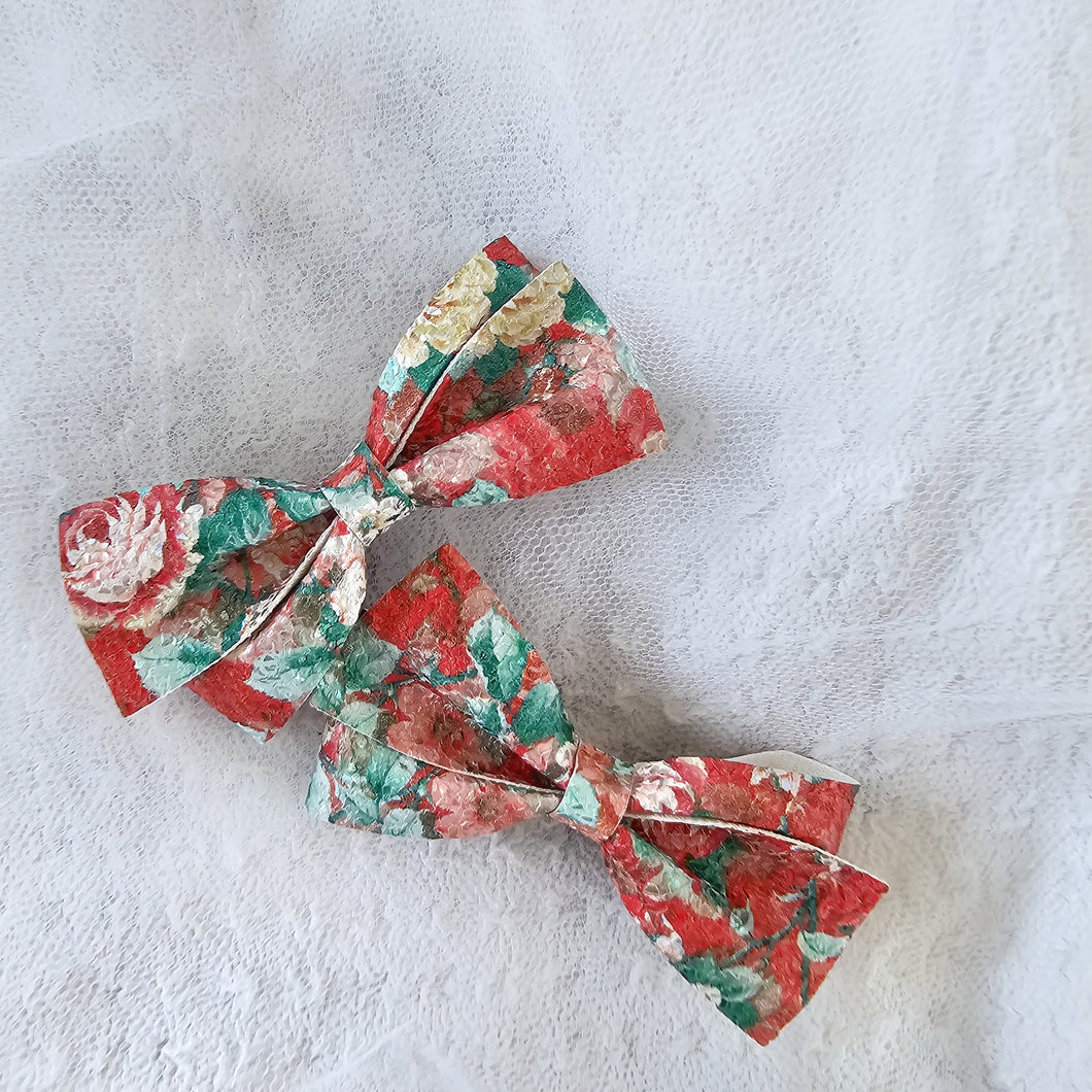 SALE - Kiri Large Single Middle Sister Bow Clips