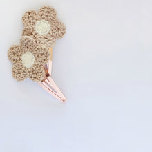 Teddie Flower Single Snap Clips (2 Colour Choices)