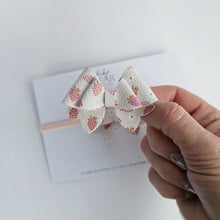 Lowanna - Single Middle Sister Sized Bow Clips Or Headbands