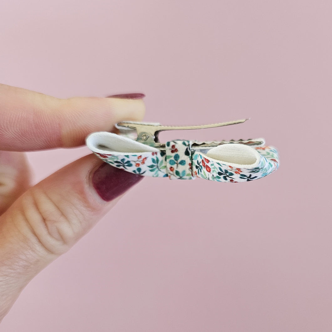 Mistletoe - Single Middle Sister Bow Clips