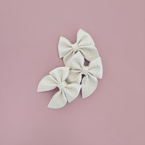 Pearl - Single Middle Sister Bow Clips