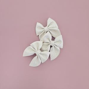 Pearl - Single Middle Sister Bow Clips