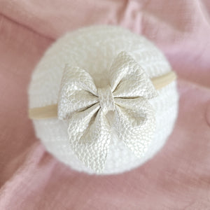 Pearl - Single Middle Sister Bow Clips
