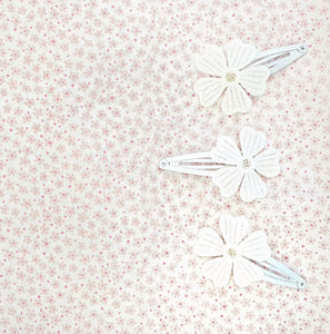 White Flower Snap Clip Singles