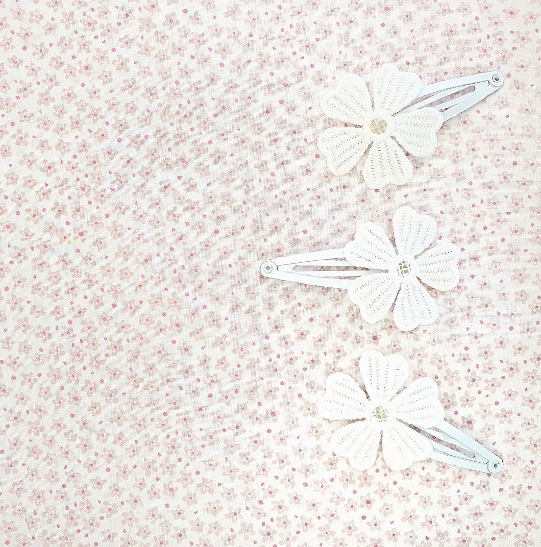 White Flower Snap Clip Singles