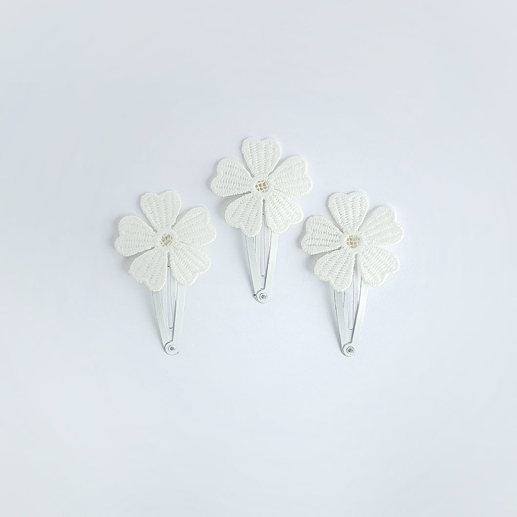 White Flower Snap Clip Singles